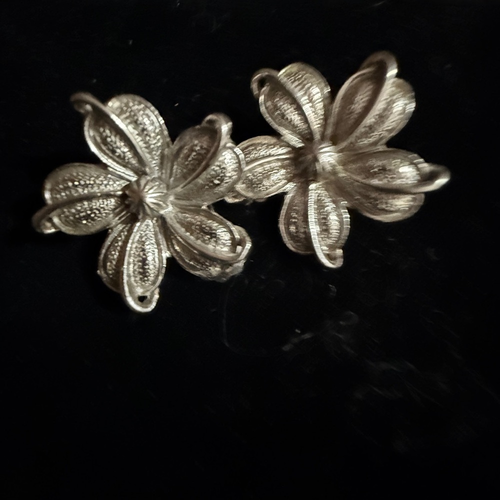 Stunning Vintage Clip-On Silver Floral Earrings